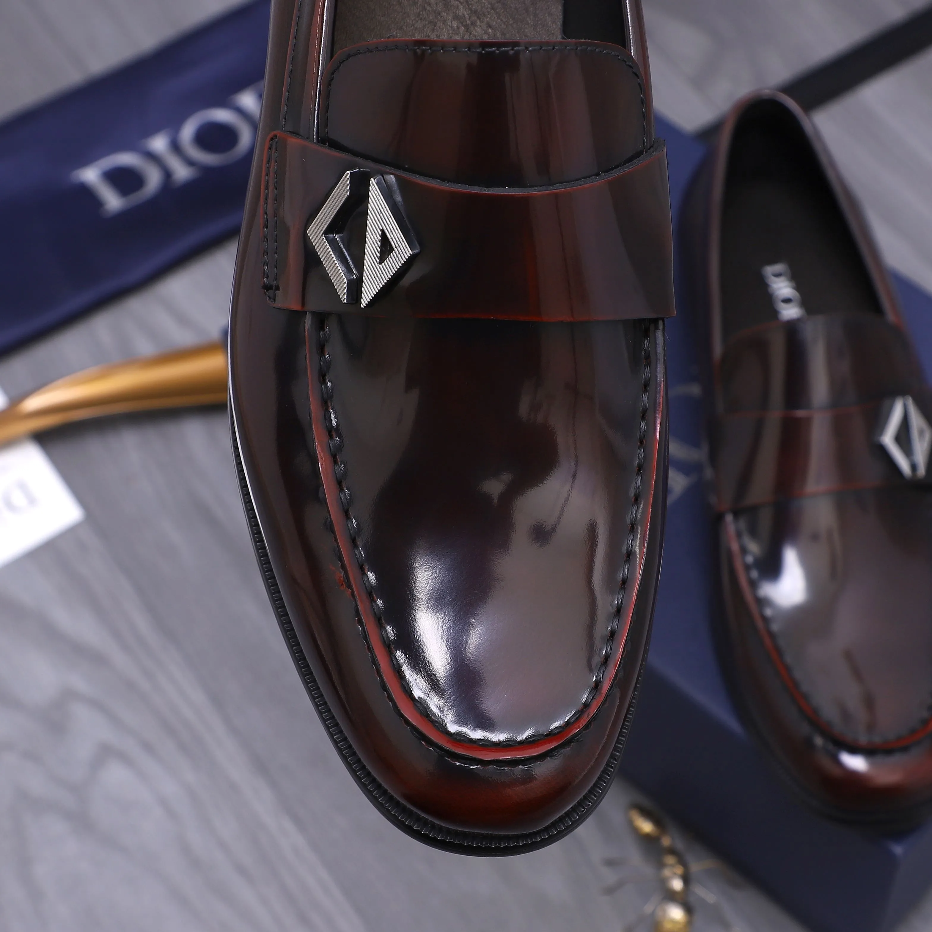 Men's shoes 💰580 Product trademark: Dior "Dior" formal business leather shoes Regular size: 39-45 (45 is custom-made and non-returnable) Product materials: Selected color-brushed pearlescent cowhide upper, cowhide lining, original outsole